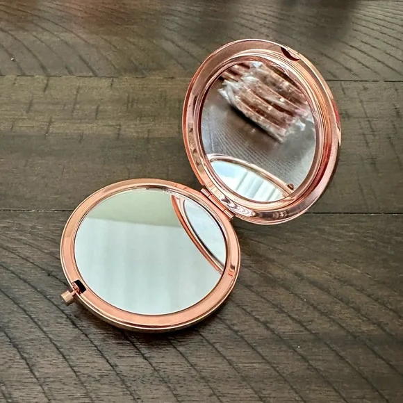 NEW!! Glam Compact Mirror - Picture 6 of 13
